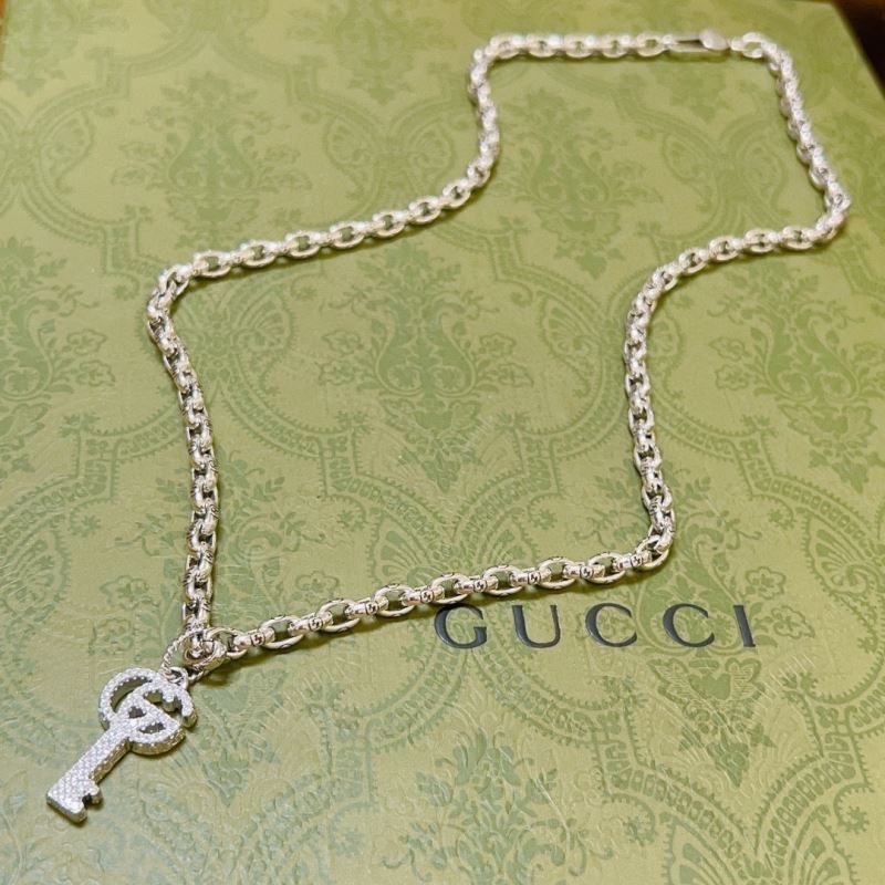 G*u*i necklaces